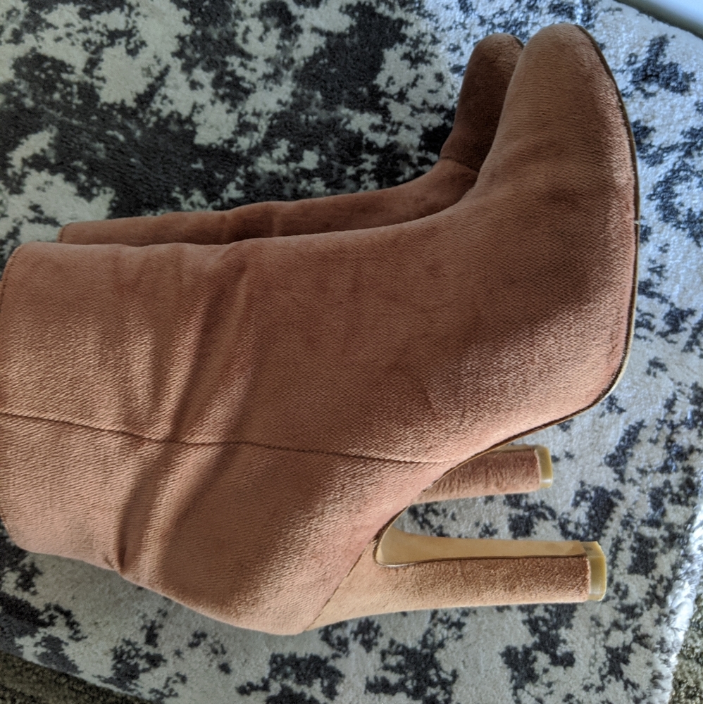 Joie Women's Velvet booties Blush Pink